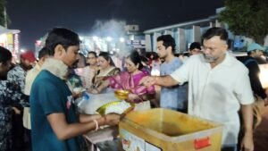 रायपुर रेलवे स्टेशन हनुमान मंदिर में भंडारे की परंपरा जारी, समाजसेवियों ने दिया योगदान 5 WhatsApp Image 2025 09 27 at 20.35.02 1