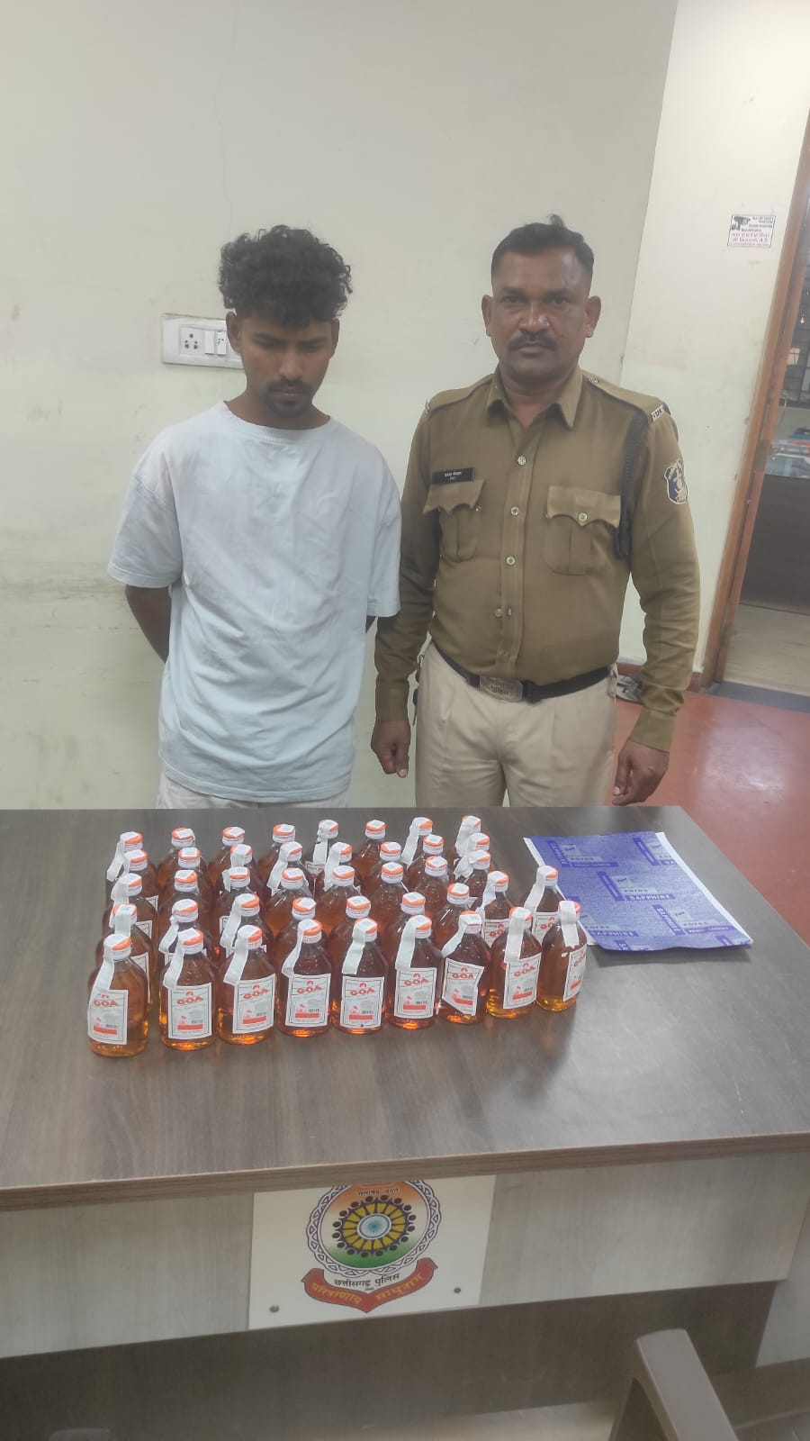 गणतंत्र दिवस पर रायपुर पुलिस का एक्शन: नशे के सौदागरों और अवैध शराब विक्रेताओं पर कसा शिकंजा 1 web.whatsapp 4 3