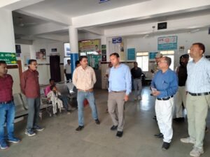 कलेक्टर आशीष तिवारी ने बहोरीबंद अस्पताल एवं शासकीय कार्यालयों का किया औचक निरीक्षण 1 WhatsApp Image 2026 02 26 at 20.13.42