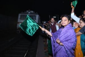 सांतरागाछी-रानी कमलापति-सांतरागाछी हमसफर एक्सप्रेस का अनूपपुर में, उत्कल एक्सप्रेस का वेंकटनगर तथा निजामुद्दीन–अम्बिकापुर- निजामुद्दीन एक्सप्रेस का कोतमा स्टेशन में ठहराव का लोकार्पण माननीया सांसद श्रीमती हिमाद्री सिंह द्वारा किया गया | 1 WhatsApp Image 2026 02 27 at 19.38.47