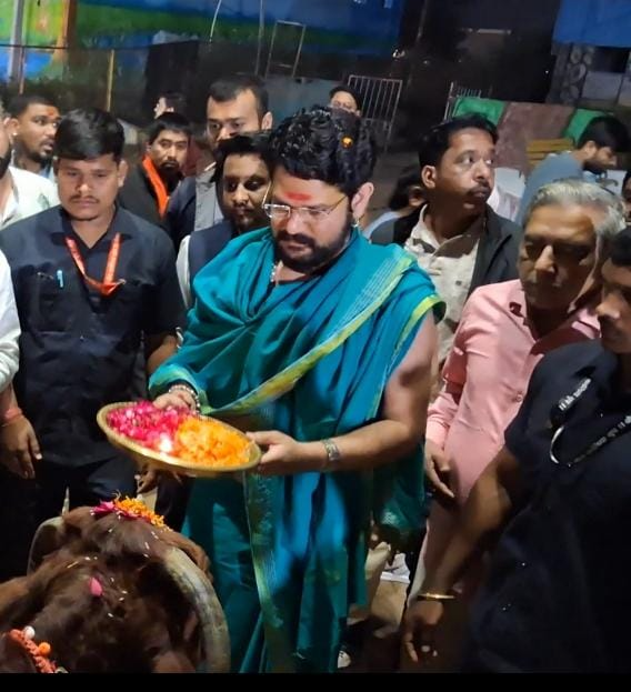 प्रसिद्ध कथावाचक आचार्य पंडित युवराज पांडे ने दुर्ग में ‘गो सम्मान आह्वान अभियान’ को दिया समर्थन, पांच चरणों में चलेगा राष्ट्रव्यापी अभियान 4 web.whatsapp 14 3