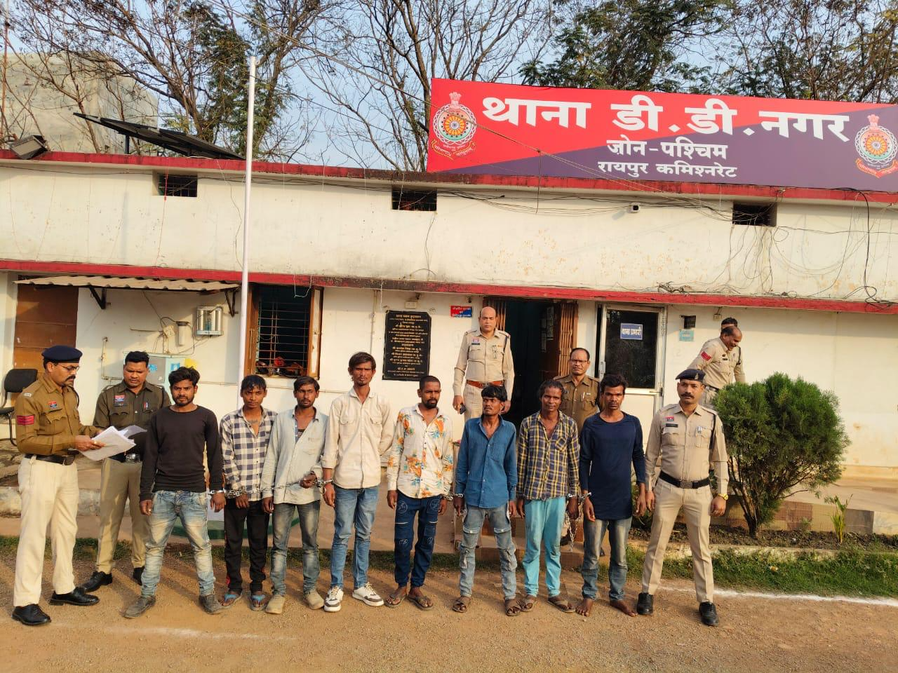 रायपुर पुलिस की बड़ी कार्रवाई: एक सप्ताह में दबोचे गए 162 वारंटी, जेल भेजे गए फरार अपराधी 1 web.whatsapp 29 1