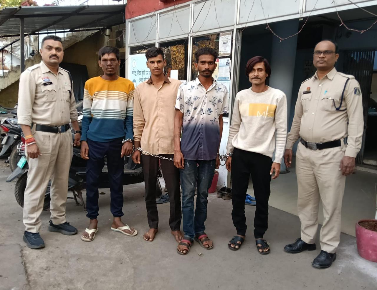 रायपुर पुलिस की बड़ी कार्रवाई: एक सप्ताह में दबोचे गए 162 वारंटी, जेल भेजे गए फरार अपराधी 3 web.whatsapp 30 1