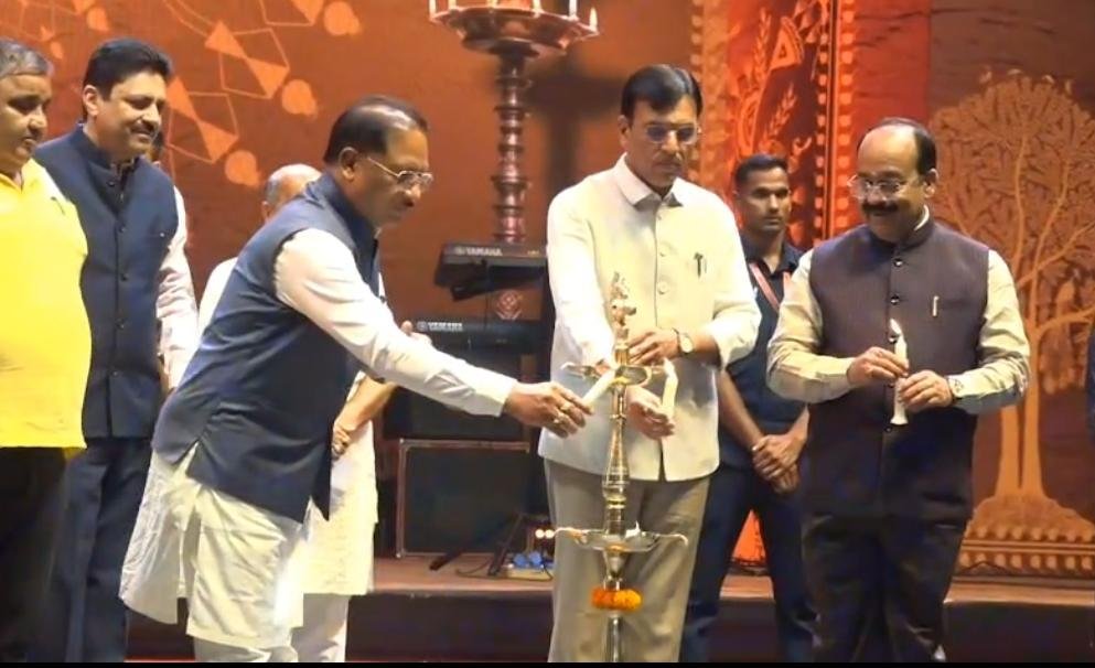 छत्तीसगढ़ में जनजातीय खेल क्रांति का आगाज़: देश के पहले 'खेलो इंडिया ट्राइबल गेम्स' का ऐतिहासिक शुभारंभ 2 WhatsApp Image 2026 03 26 at 08.54.37