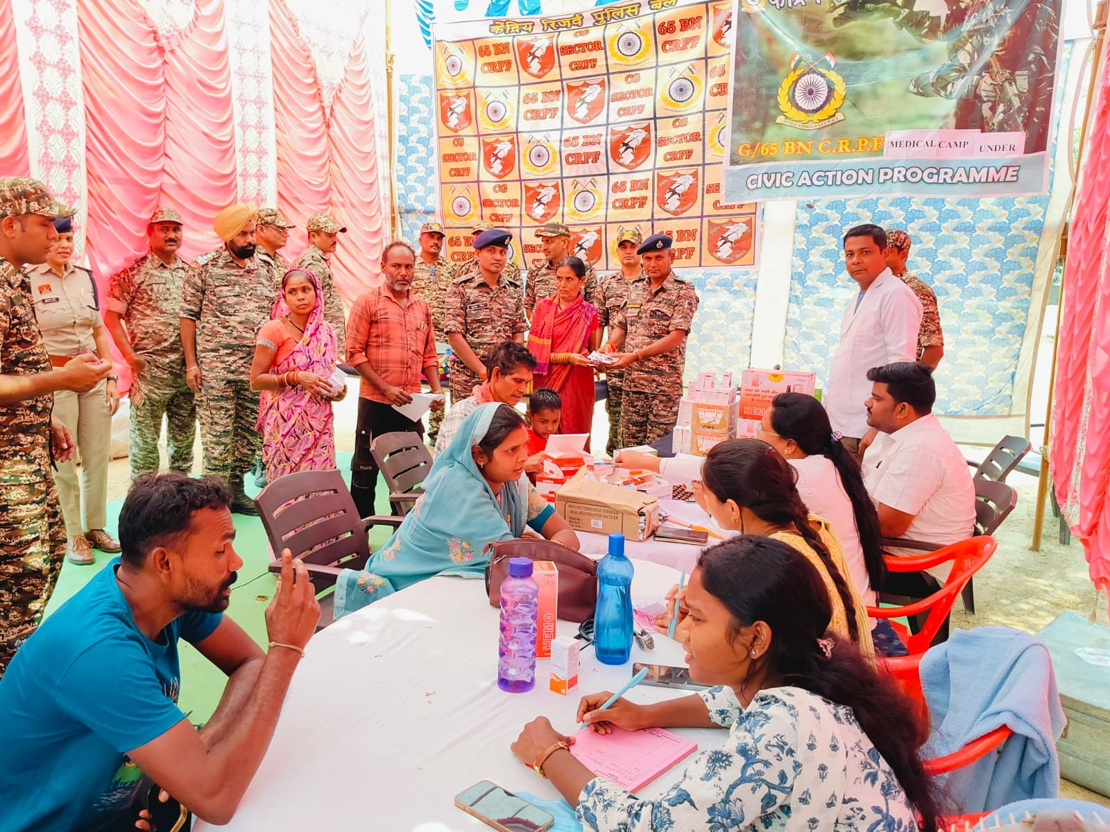 चौकी बिन्द्रानवागढ़ जिला गरियाबंद के अंतर्गत जी/65 बटालियन सी.आर.पी.एफ. के द्वारा सिविक एक्शन का किया गया आयोजन। 1 WhatsApp Image 2026 03 26 at 09.58.02