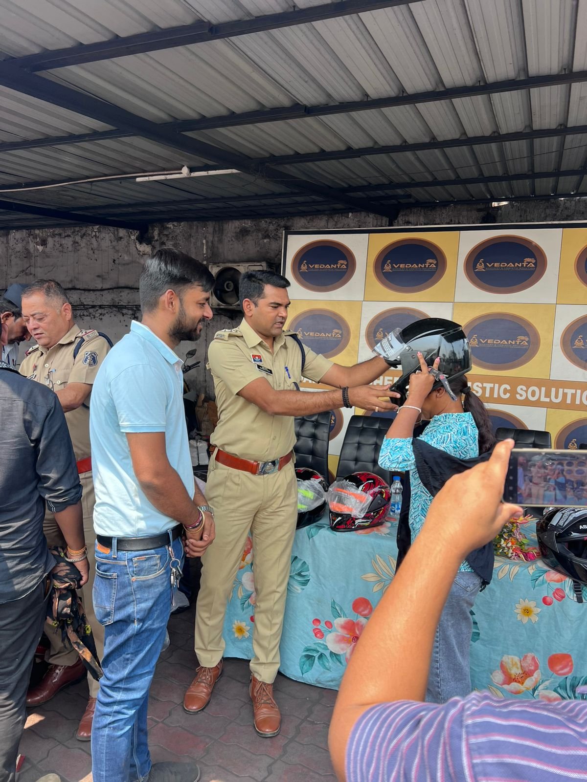 सुरक्षा का 'कवच' लेकर उतरी खरसिया पुलिस: रामनवमी पर एसएसपी के संकल्प ने पेश की मिसाल 2 WhatsApp Image 2026 03 28 at 13.35.24