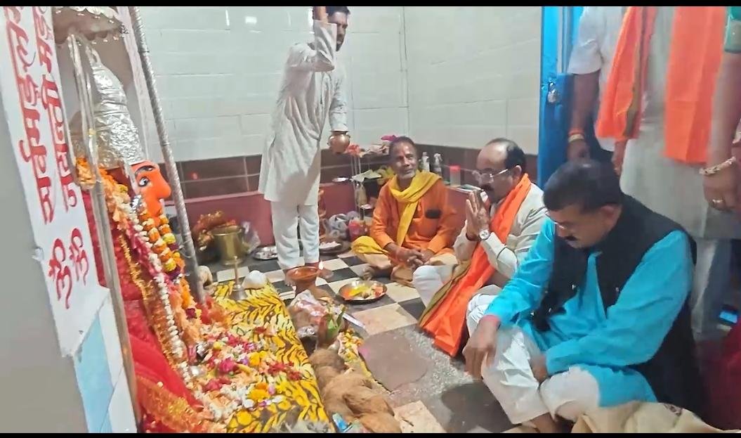 उप मुख्यमंत्री अरुण साव ने की मां खल्लारी और भक्त माता कर्मा की पूजा-अर्चना 2 WhatsApp Image 2026 04 04 at 17.42.54