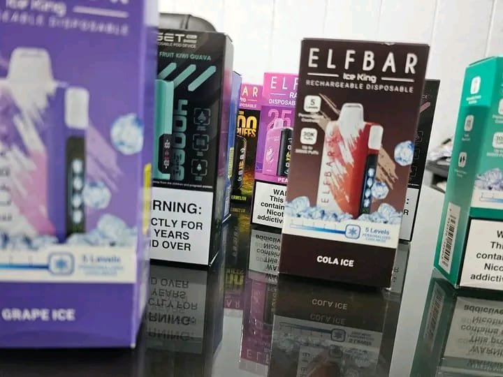 छिंदवाड़ा मानसरोवर सीसा हाउस में कोतवाली पुलिस की रेड, प्रतिबंधित इलेक्ट्रिक वेब सिगरेट बेचते हुए दुकानदार गिरफ्तार, 1 WhatsApp Image 2026 04 04 at 21.17.41