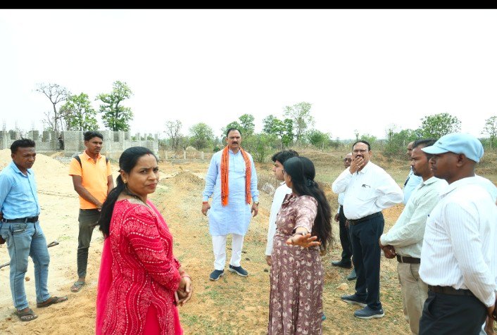 खड़गवां में निर्माणाधीन पीएचसी रतनपुर का निरीक्षण, नवीन 108 एम्बुलेंस का शुभारंभ 1 WhatsApp Image 2026 04 06 at 15.40.35 1