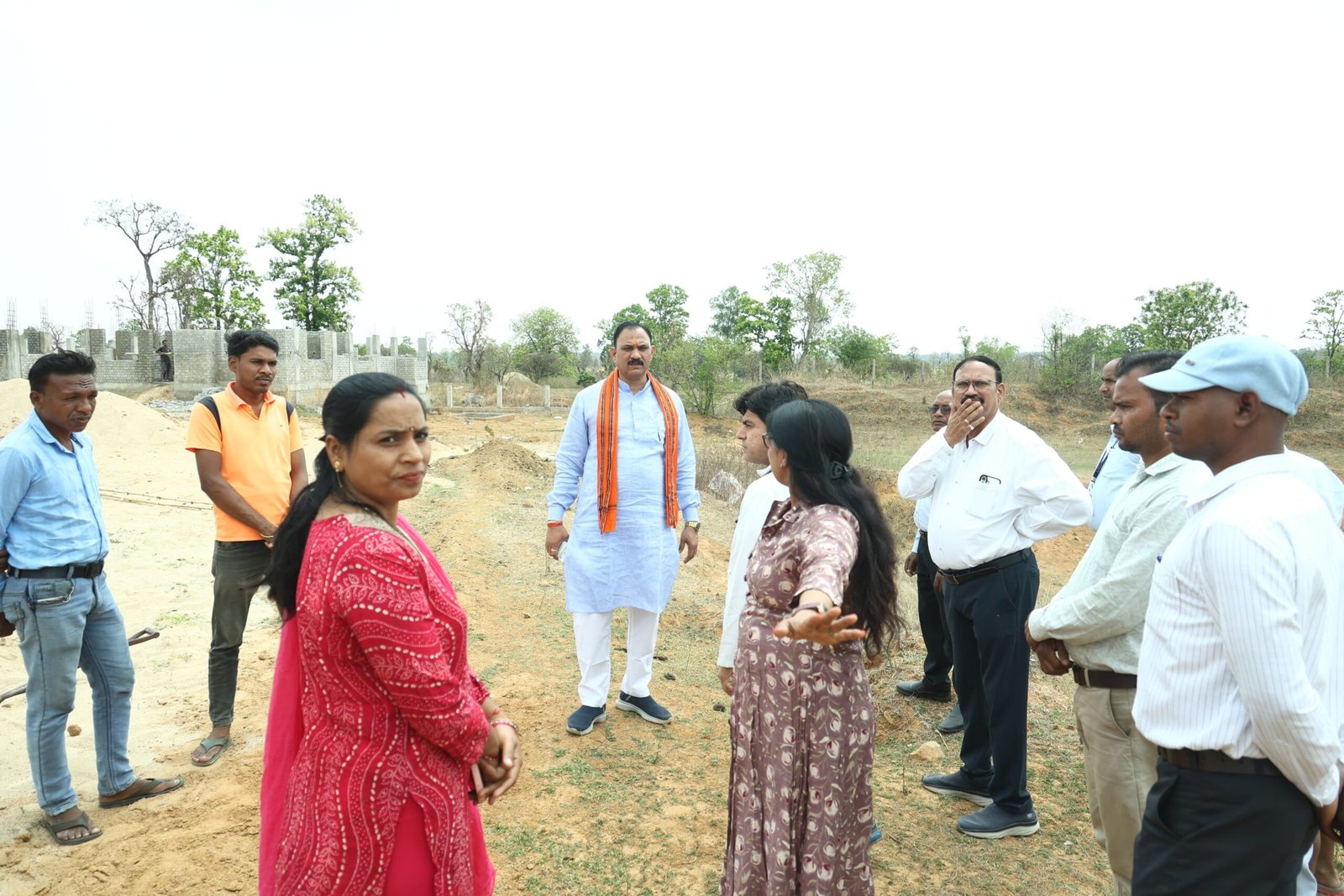 खड़गवां में निर्माणाधीन पीएचसी रतनपुर का निरीक्षण, नवीन 108 एम्बुलेंस का शुभारंभ 3 WhatsApp Image 2026 04 06 at 15.40.38 scaled