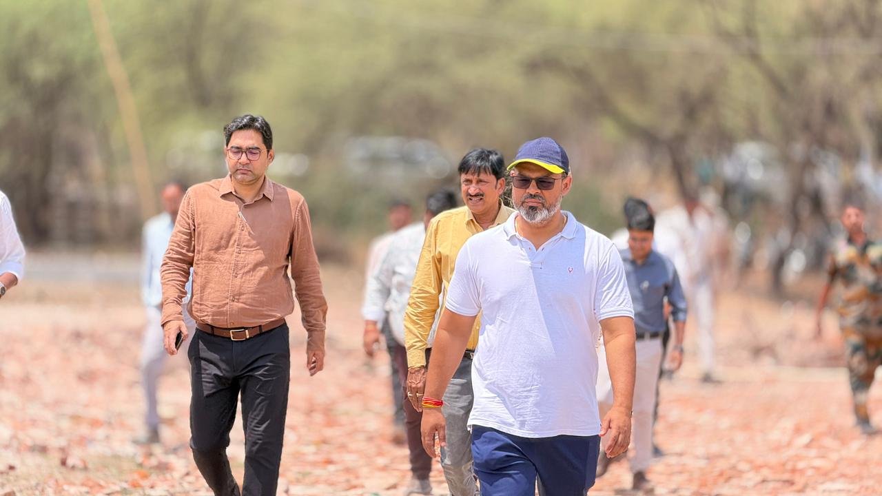 कलेक्टर ने नगर पालिका मुंगेली में विकास कार्यों का निरीक्षण कर प्रगति का लिया जायजा 2 WhatsApp Image 2026 04 09 at 17.58.46 2