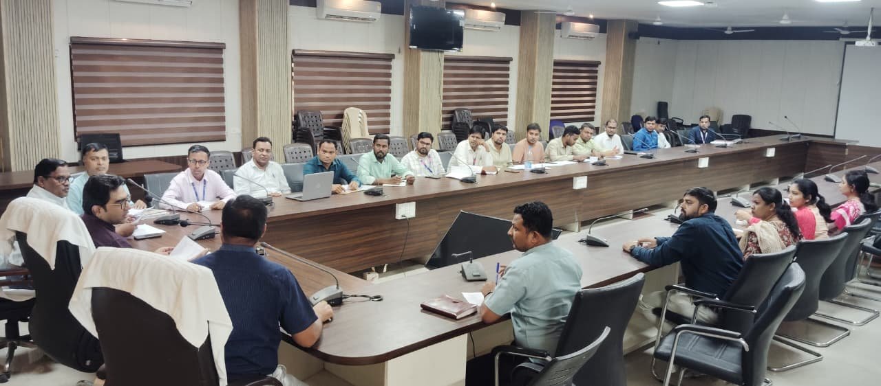 जिला पंचायत सीईओ ने ली पीएम सूर्यघर योजना के संबंध में समीक्षा बैठक 1 WhatsApp Image 2026 04 15 at 18.03.51