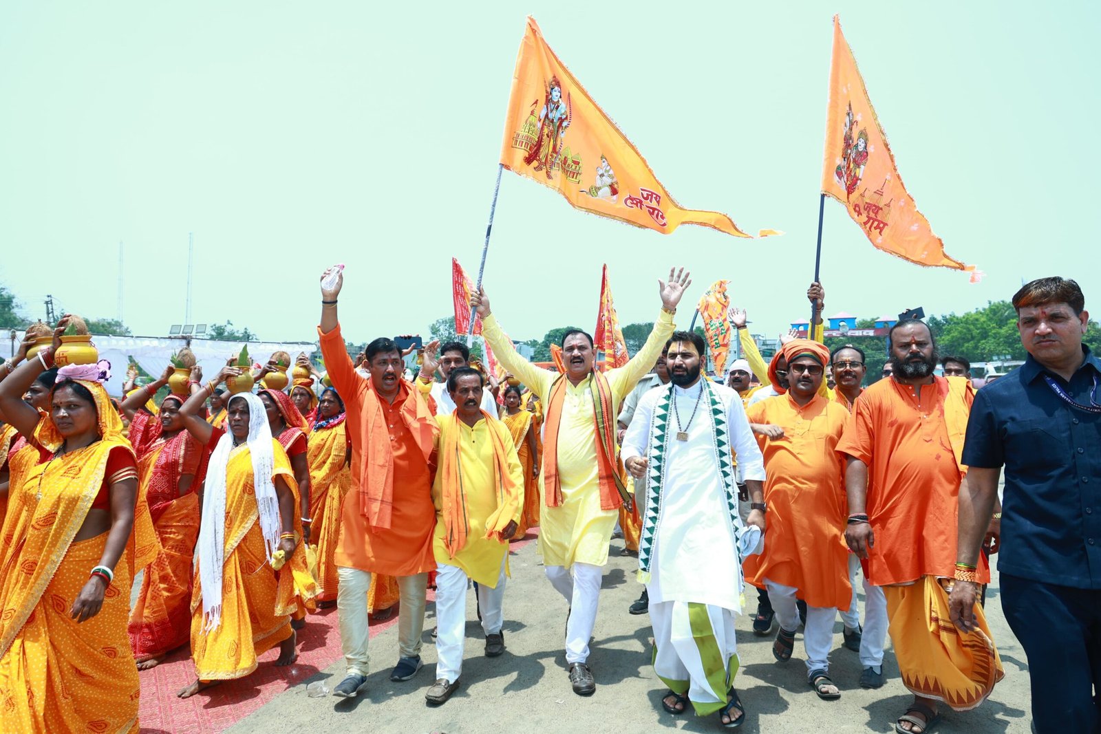 सरगुजा संभाग की सबसे भव्य कलश यात्रा: 10 हजार मातृशक्तियों ने उठाया कलश, जय श्रीराम के नारों से गूंजा चिरमिरी 1 WhatsApp Image 2026 05 17 at 14.39.36 scaled