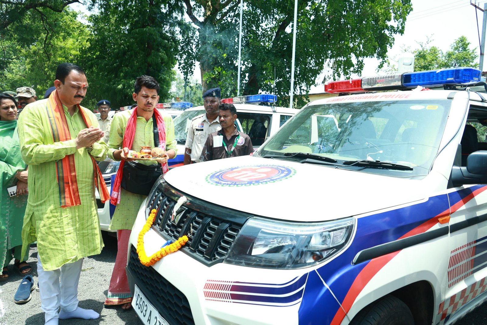 MCB को मिली हाईटेक सुरक्षा कवच: ‘डायल 112’ के 8 नए वाहन हुए रवाना, अब आपात स्थिति में फौरन पहुंचेगी राहत 2 WhatsApp Image 2026 05 20 at 15.40.33 1 scaled