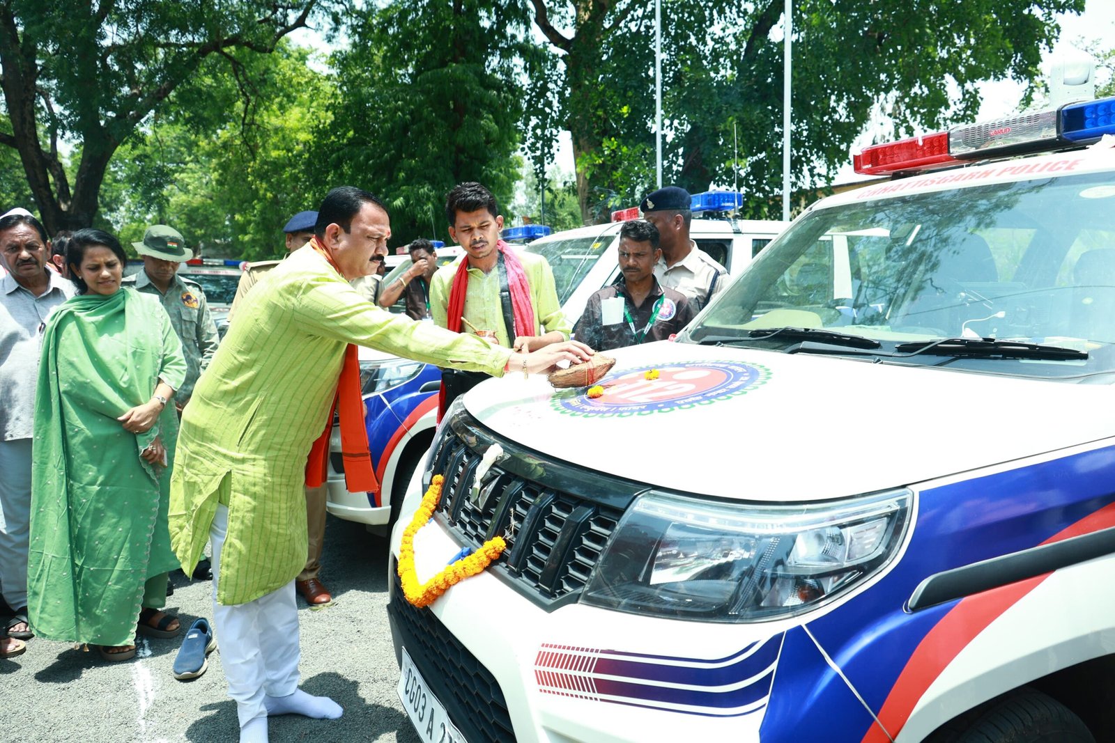 MCB को मिली हाईटेक सुरक्षा कवच: ‘डायल 112’ के 8 नए वाहन हुए रवाना, अब आपात स्थिति में फौरन पहुंचेगी राहत 1 WhatsApp Image 2026 05 20 at 15.40.33 scaled