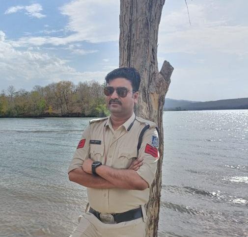 खाकी का मानवीय चेहरा: आरक्षक निखिल श्रीवास्तव ने रक्तदान कर बचाई महिला की जान, एसपी ने किया पुरस्कृत 1 WhatsApp Image 2026 05 21 at 21.21.38 1