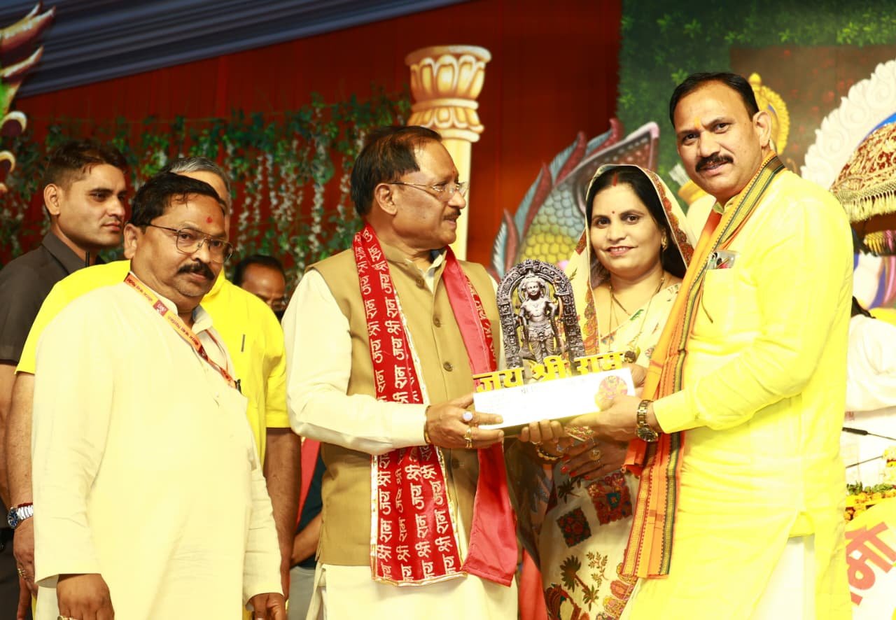 चिरमिरी में राममय हुआ वातावरण, मुख्यमंत्री विष्णु देव साय ने श्रीराम कथा में लिया आशीर्वाद 2 WhatsApp Image 2026 05 22 at 16.40.00