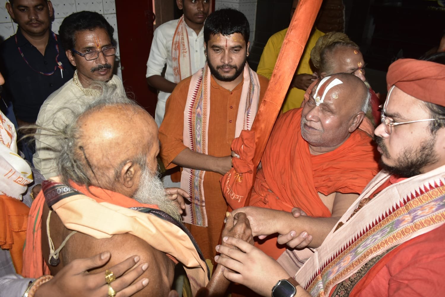 चिरमिरी के श्री श्री जगन्नाथ स्वामी मंदिर पहुंचे जगद्गुरु श्री रामभद्राचार्य जी महाराज पूजा-अर्चना कर लिया आशीर्वाद 2 WhatsApp Image 2026 05 23 at 15.22.52 1
