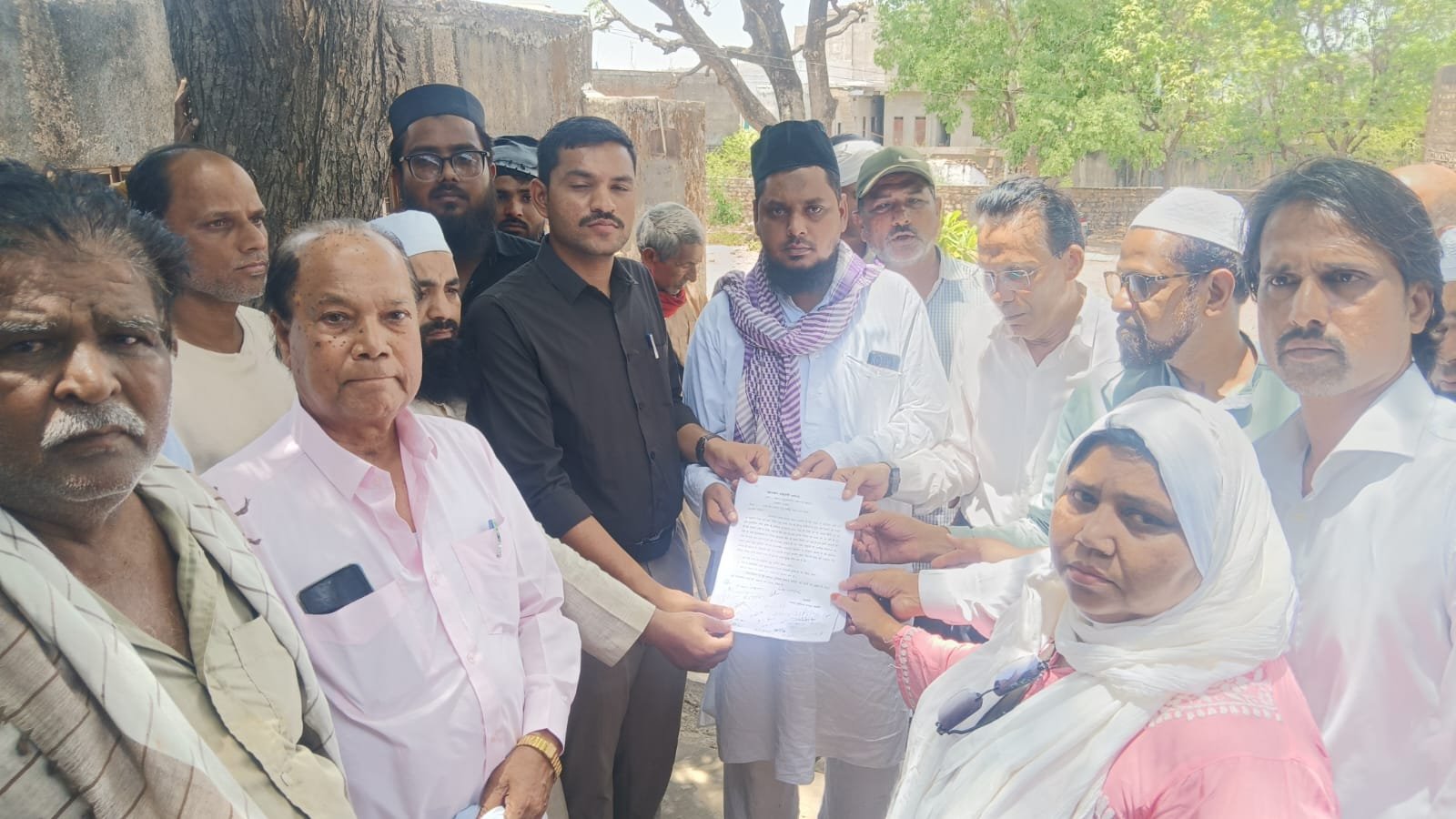 गाय को राष्ट्रीय पशु घोषित किया जाए मुस्लिम समाज का आह्वान महामहिम राष्ट्रपति के नाम सौंपा ज्ञापन 1 WhatsApp Image 2026 05 27 at 13.52.50