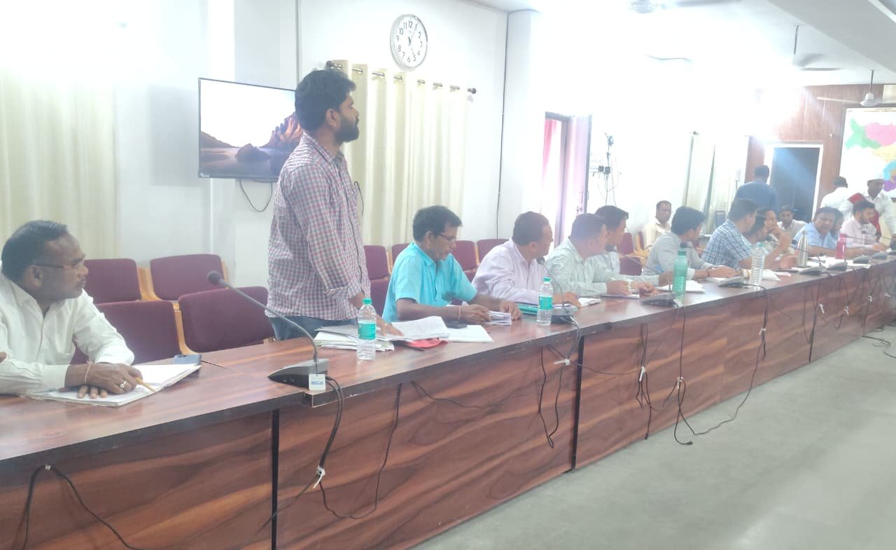 कलेक्टर की सख्ती: किसानों की शिकायत मिली तो सीधे होगी कार्रवाई 2 WhatsApp Image 2026 05 28 at 10.19.12 2