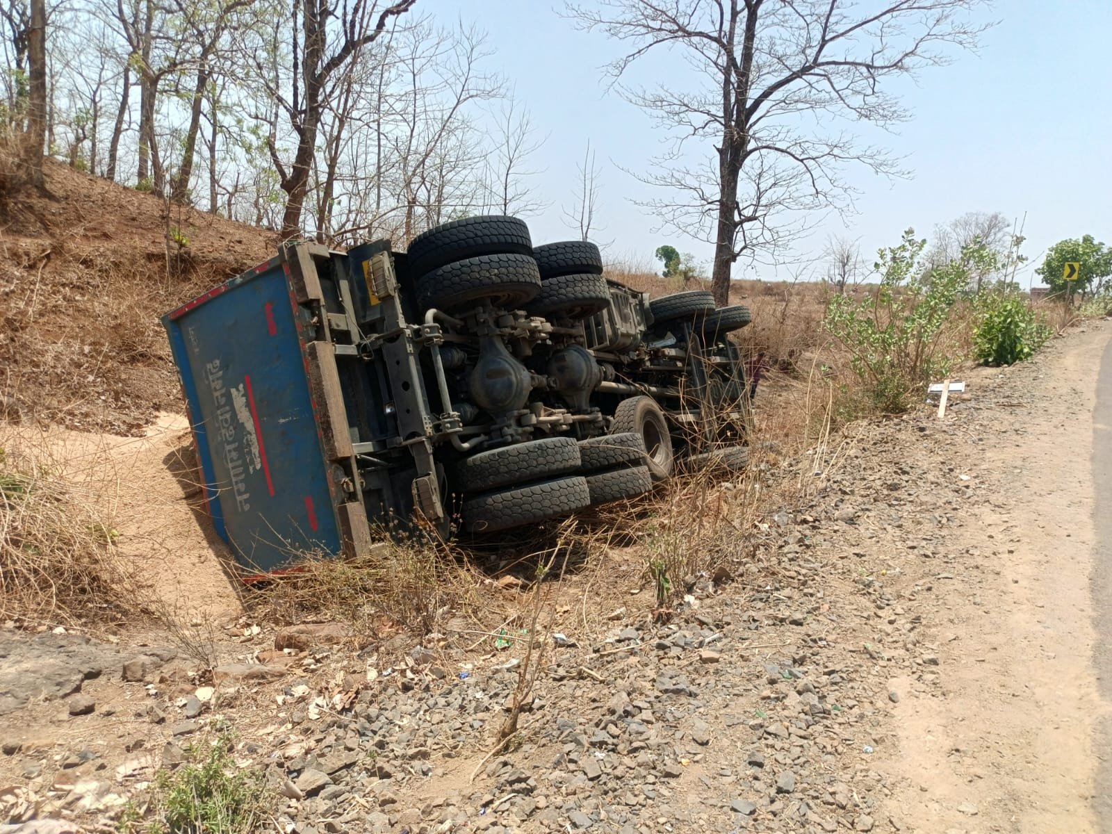 *रायपुर जबलपुर राष्ट्रीय राजमार्ग इन दिनो बन गया है दुर्घटनाओं का मुख्य केंद्र* 1 WhatsApp Image 2026 05 30 at 14.24.48 1