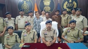 कोटमीकला लूट और अंधे कत्ल का सनसनीखेज खुलासा: बिलासपुर रेंज पुलिस ने 3 आरोपियों को दबोचा, हथियार और जेवरात बरामद 1 WhatsApp Image 2026 06 03 at 9.21.49 AM
