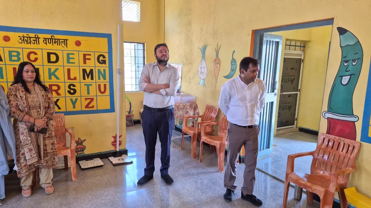*दूरस्थ ग्रामों में लगातार चौपाल लगाकर जनसमस्याओं का समाधान कर रहे कलेक्टर श्री नारायन* 1 WhatsApp Image 2026 06 10 at 23.59.36 1