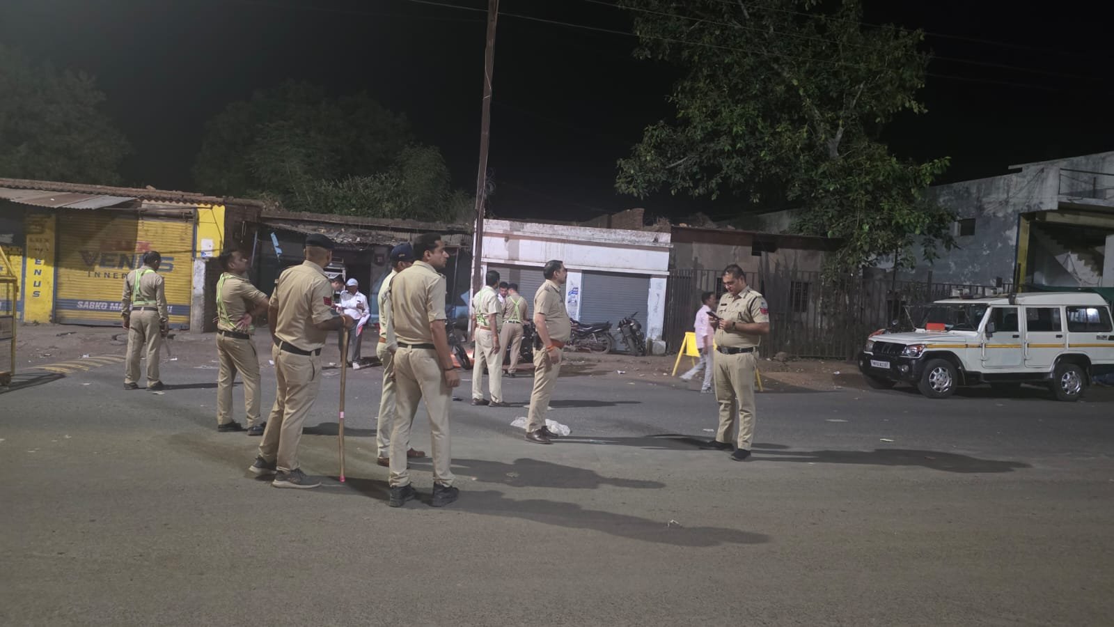 *पुलिस की कार्रवाई: एसपी अभिनय विश्वकर्मा के निर्देशन में चला सघन चेकिंग अभियान, दर्जनों वाहनों पर हुई चलानी कार्रवाई।* 1 WhatsApp Image 2026 06 12 at 10.05.18 1