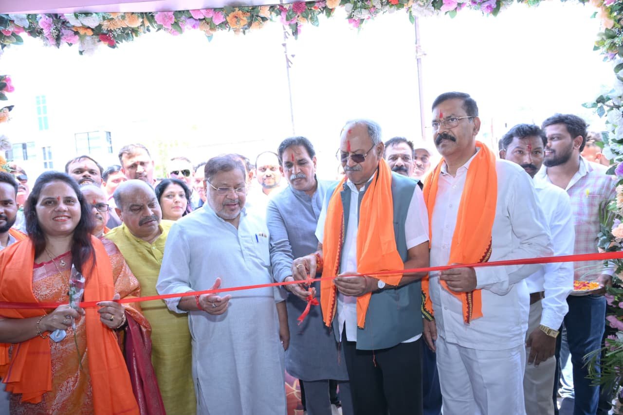 रायपुर पश्चिम को ₹1.20 करोड़ की सौगात: सांसद बृजमोहन अग्रवाल और विधायक राजेश मूणत ने किया 'महतारी सदन' व 'महिला योग भवन' का भव्य लोकार्पण 2 WhatsApp Image 2026 06 14 at 17.17.46