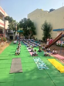 सरकंडा के ABM स्कूल में योग दिवस की धूम: नन्हे योगियों ने मन मोहा, प्राचार्या ने बताया जीवन जीने की कला 1 WhatsApp Image 2026 06 21 at 13.56.22