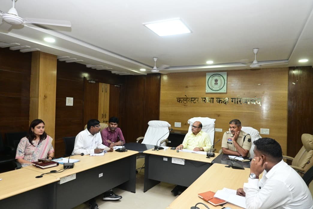 कलेक्टर श्री उइके ने जल जीवन मिशन अंतर्गत किए जा रहे कार्यों की समीक्षा बैठक में दिए महत्वपूर्ण निर्देश 1 WhatsApp Image 2026 06 24 at 18.10.55