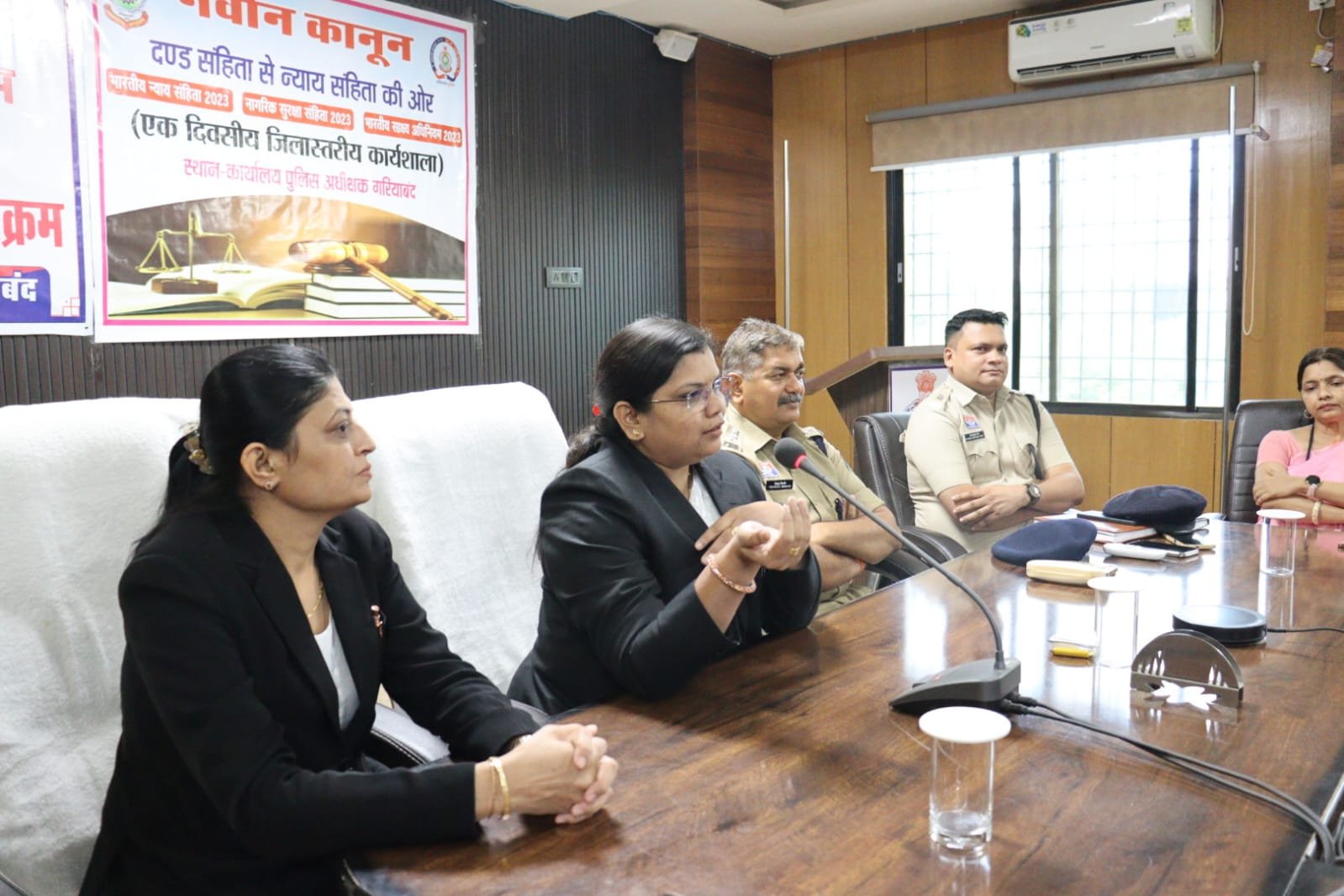 गरियाबंद पुलिस द्वारा तीन नए कानून संहिताओं के सफल क्रियान्वयन के दो वर्ष पूरे होने के उपलक्ष्य में एक दिवसीय कार्यशाला का आयोजन किया गया | 2 WhatsApp Image 2026 07 01 at 16.23.56