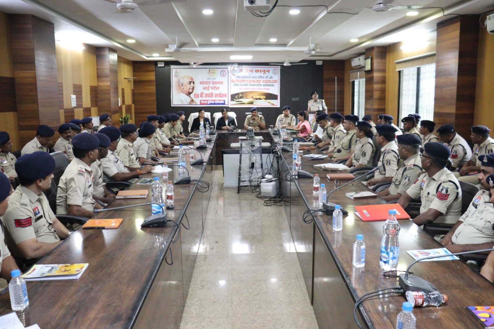गरियाबंद पुलिस द्वारा तीन नए कानून संहिताओं के सफल क्रियान्वयन के दो वर्ष पूरे होने के उपलक्ष्य में एक दिवसीय कार्यशाला का आयोजन किया गया | 1 WhatsApp Image 2026 07 01 at 16.23.57 1