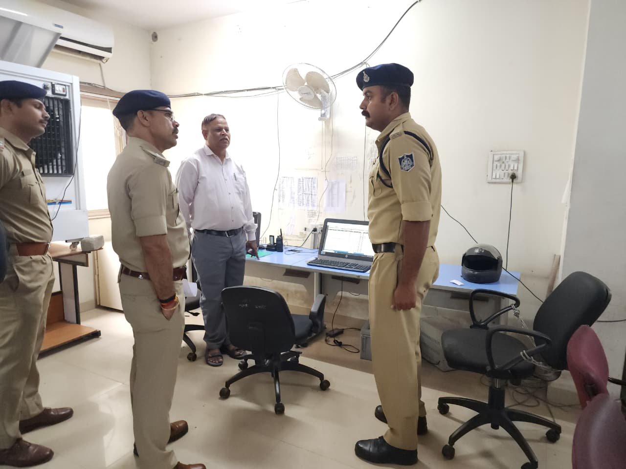 आगामी सिंहस्थ-2028 की तैयारियों के तहत उज्जैन पुलिस द्वारा नवीन प्रशिक्षण प्राप्त आरक्षकों को कराया जा रहा व्यवहारिक एवं फील्ड प्रशिक्षण। 1 WhatsApp Image 2026 07 06 at 12.01.28