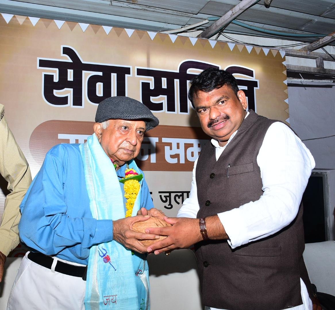 उज्जैन के नागरिकों की ओर से महापौर श्री मुकेश टटवाल द्वारा सेवा समिति के सदस्यों को सम्मानित करते हुए नागरिक अभिनंदन किया गया 1 WhatsApp Image 2026 07 06 at 13.18.40