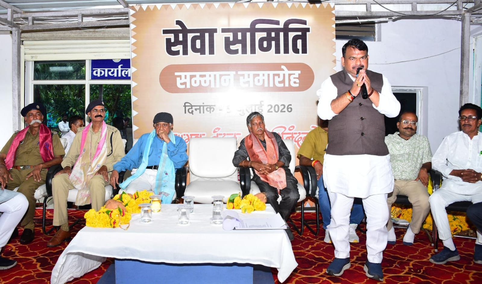 उज्जैन के नागरिकों की ओर से महापौर श्री मुकेश टटवाल द्वारा सेवा समिति के सदस्यों को सम्मानित करते हुए नागरिक अभिनंदन किया गया 2 WhatsApp Image 2026 07 06 at 13.18.41