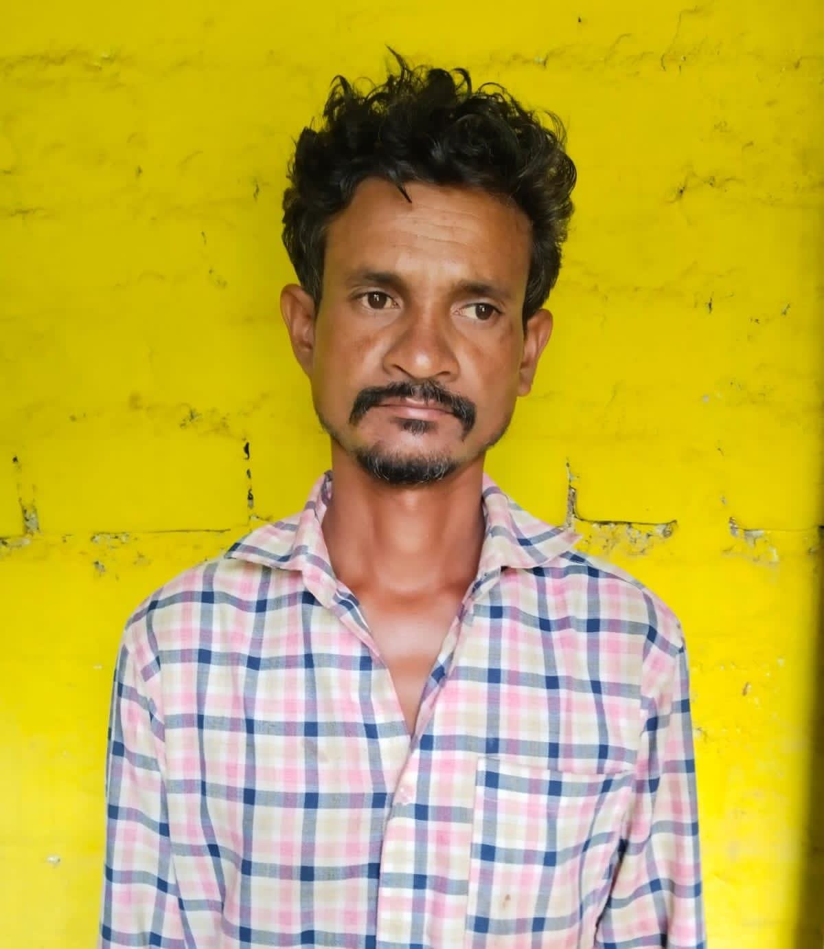 खूनी अंजाम: एक ही कमरे में सो रहा था पत्नी का प्रेमी, पति ने कुल्हाड़ी मारकर कर दी हत्या; एसपी धमतरी के निर्देशन में आरोपी जेल रवाना 1 WhatsApp Image 2026 07 09 at 15.47.31