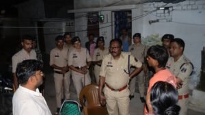 राजनांदगांव पुलिस की बड़ी कार्रवाई: आधी रात को सड़कों पर उतरीं 4 टीमें, 89 असामाजिक तत्वों पर कसी नकेल 1 WhatsApp Image 2026 07 14 at 18.48.07