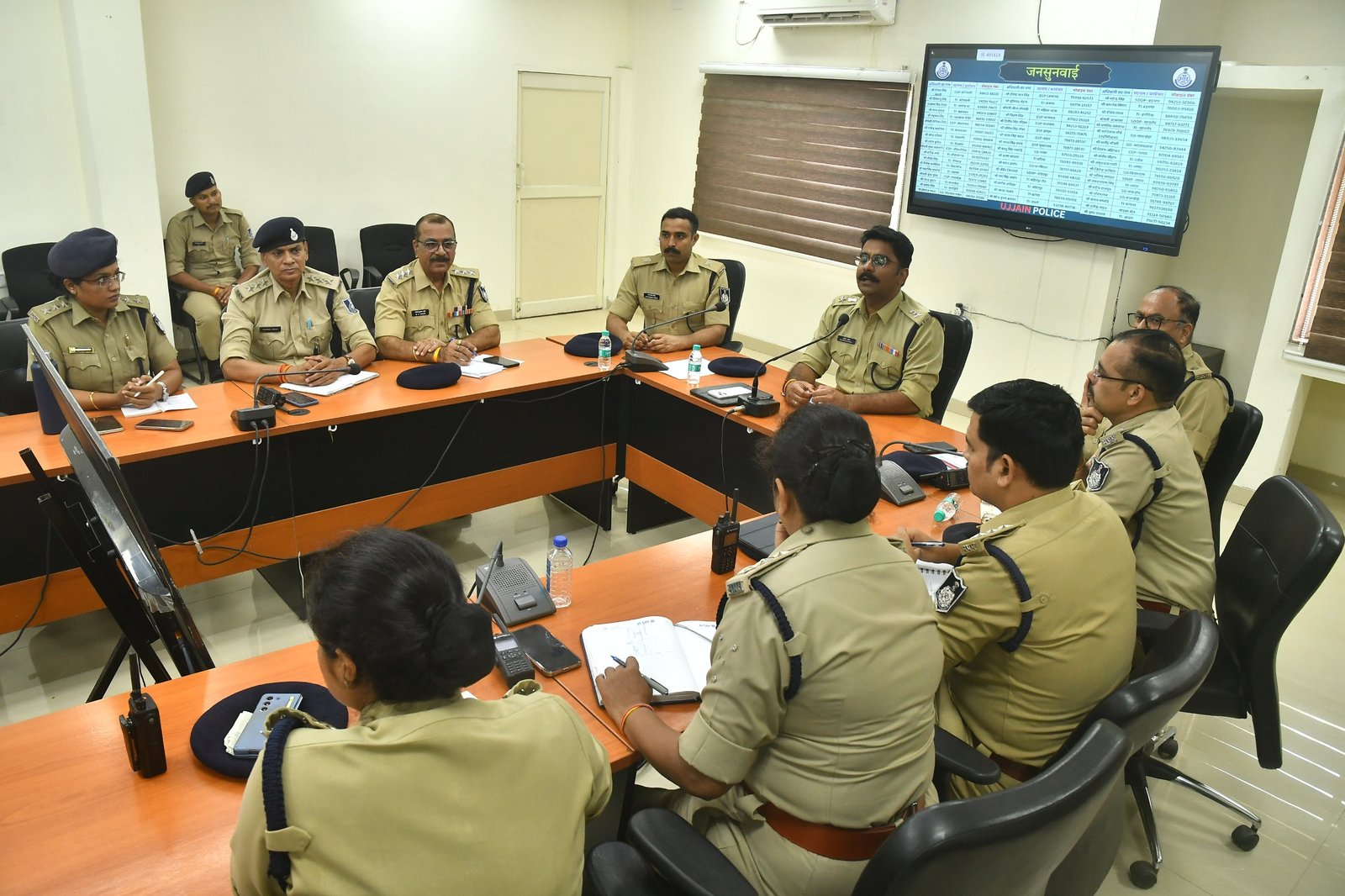 अपराध नियंत्रण, कानून-व्यवस्था एवं लंबित प्रकरणों की समीक्षा हेतु पुलिस अधीक्षक उज्जैन द्वारा ली विस्तृत क्राइम समीक्षा बैठक, समयबद्ध विवेचना एवं प्रभावी अपराध नियंत्रण के दिए निर्देश। 1 WhatsApp Image 2026 07 15 at 15.36.29