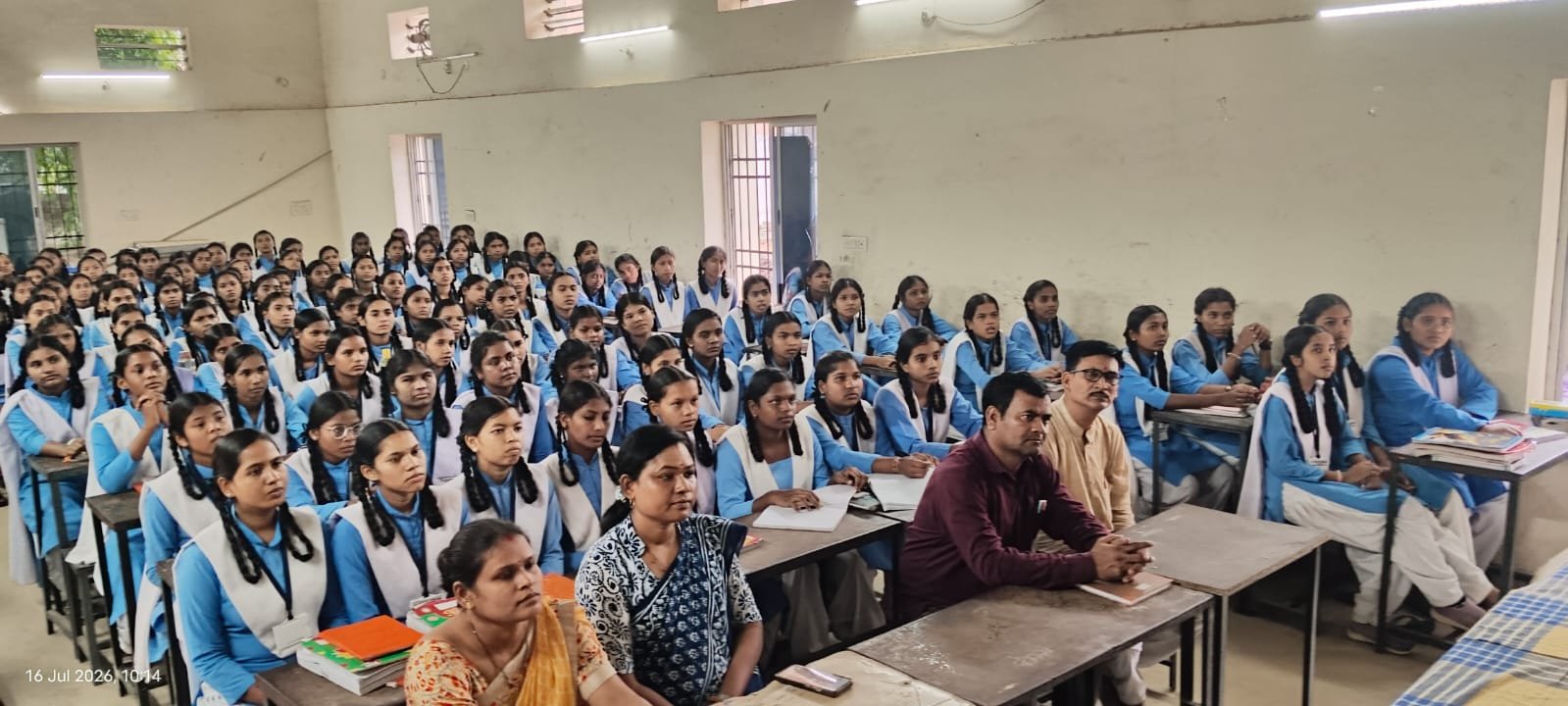 अंतरराष्ट्रीय न्याय दिवस पर शासकीय कन्या उच्चतर माध्यमिक विद्यालय गरियाबंद में विधिक साक्षरता शिविर आयोजित 1 WhatsApp Image 2026 07 17 at 15.10.06