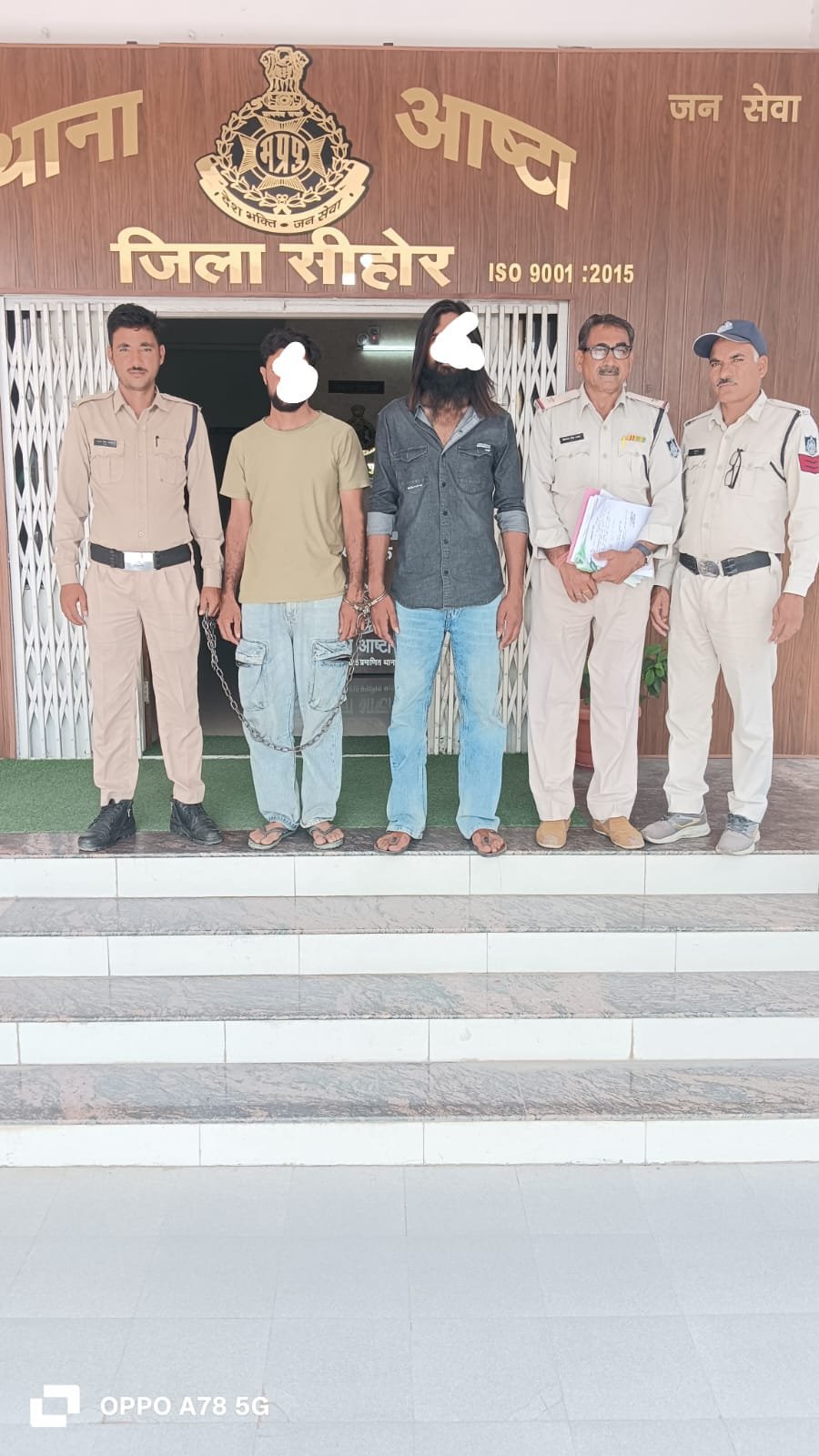 अड़ीबाजी, रेस्टोरेंट मे तोड़फोड़ व मारपीट का मुख्य बदमाश साथी सहित गिरफ्तार 1 WhatsApp Image 2026 07 18 at 11.42.37