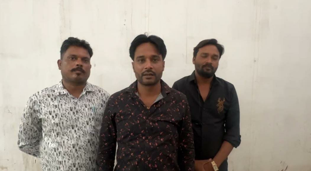भारी बारिश के बीच सोसायटी की दीवार तोड़ने पर हंगामा, पार्षद बोले- 'डूब रहे लोगों को बचाने के लिए किया नेक काम', सोसायटी ने दर्ज कराई शिकायत 3 WhatsApp Image 2026 07 18 at 18.07.55 3