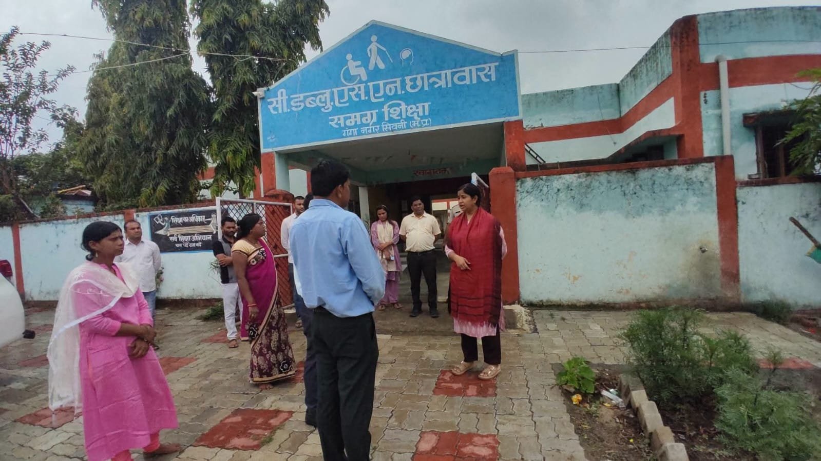 सिवनी: कलेक्टर श्रीमती नेहा मीना ने विशेष आवश्यकता वाली छात्राओं के साथ बिताया समय, छात्रावास में बेहतर सुविधाओं के दिए निर्देश 1 WhatsApp Image 2026 07 19 at 17.19.36