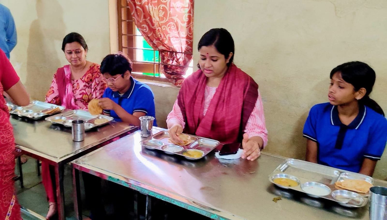 सिवनी: कलेक्टर श्रीमती नेहा मीना ने विशेष आवश्यकता वाली छात्राओं के साथ बिताया समय, छात्रावास में बेहतर सुविधाओं के दिए निर्देश 2 WhatsApp Image 2026 07 19 at 17.19.37 1