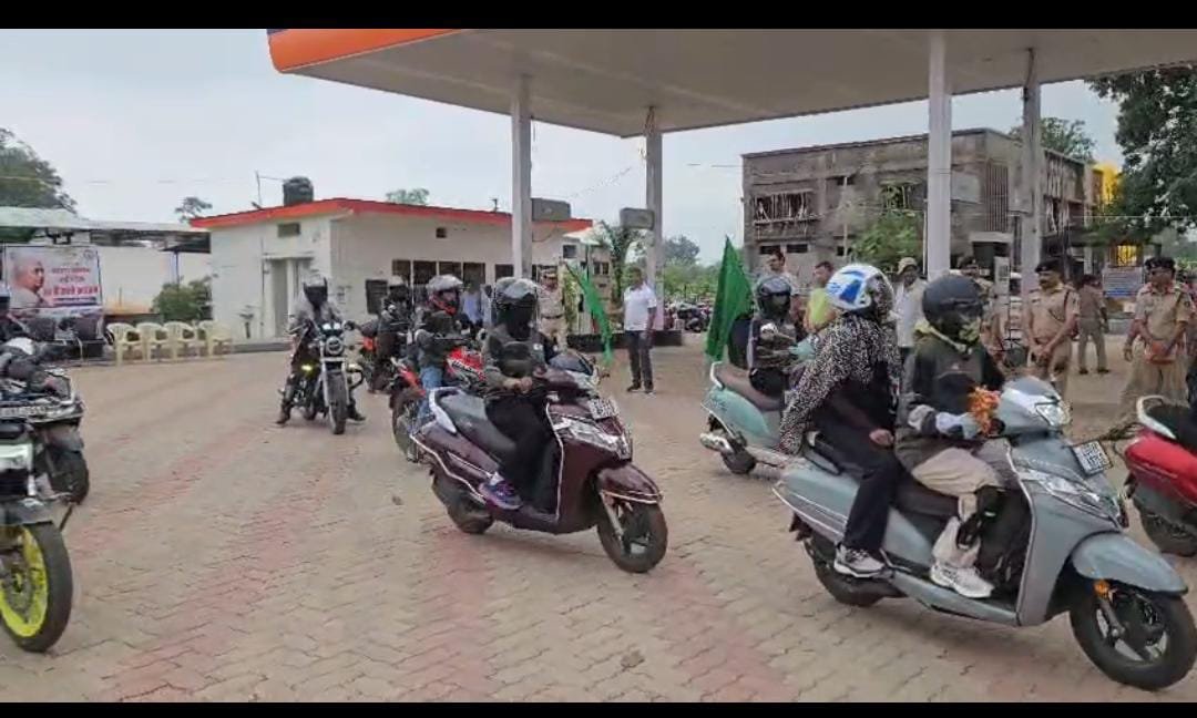 गरियाबंद पहुंची 30 महिला बाइकर्स का अनोखा मिशन, इको-टूरिज्म और सड़क सुरक्षा का दे रहीं संदेश 2 WhatsApp Image 2026 07 19 at 17.51.51
