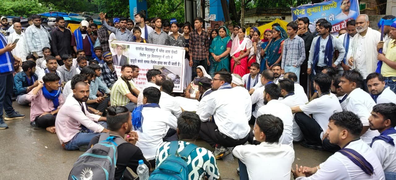 बिलासपुर: बाल संप्रेषण गृह से फरार 4 में से 2 आरोपी गिरफ्तार, भीम आर्मी का बाल संप्रेषण गृह के बाहर धरना* 1 WhatsApp Image 2026 07 21 at 01.31.29