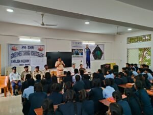 धमतरी पुलिस का स्कूल में जागरूकता अभियान: विद्यार्थियों को दी नशामुक्ति और सड़क सुरक्षा की सीख 2 WhatsApp Image 2026 07 24 at 15.36.50