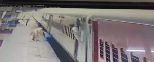 गर्भवती महिला आरक्षी आभा तिवारी ने दिखाई अदम्य वीरता: अपनी जान जोखिम में डालकर ट्रेन हादसे में महिला यात्री को बचाने का किया प्रयास 3 WhatsApp Image 2026 07 26 at 17.12.22 1