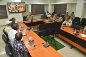 "सृजन संवाद" योजना के प्रभावी क्रियान्वयन हेतु पुलिस कंट्रोल रूम उज्जैन में जिला स्तरीय समीक्षा एवं संवेदीकरण बैठक आयोजित। 2 WhatsApp Image 2026 07 31 at 11.44.25 1