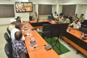 "सृजन संवाद" योजना के प्रभावी क्रियान्वयन हेतु पुलिस कंट्रोल रूम उज्जैन में जिला स्तरीय समीक्षा एवं संवेदीकरण बैठक आयोजित। 1 WhatsApp Image 2026 07 31 at 11.44.25 2